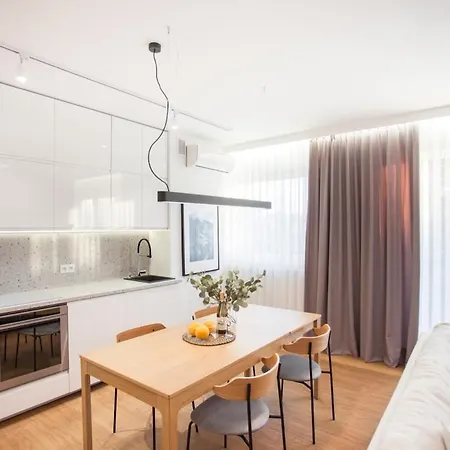 Cozy In The Center *