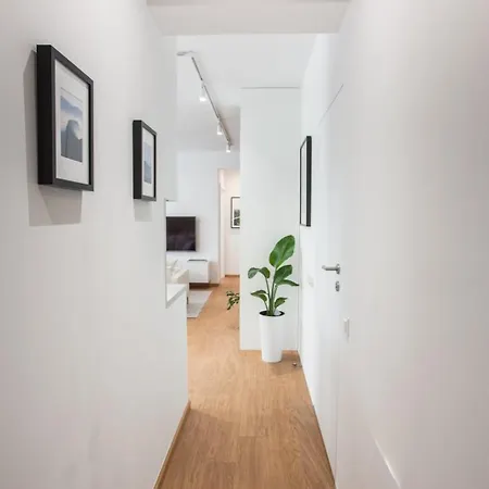 Апартаменты Cozy In The Center